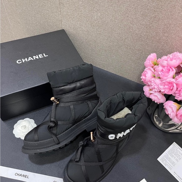 CHANEL Women's Black Quilted Winter Boots - Picture 4 of 10